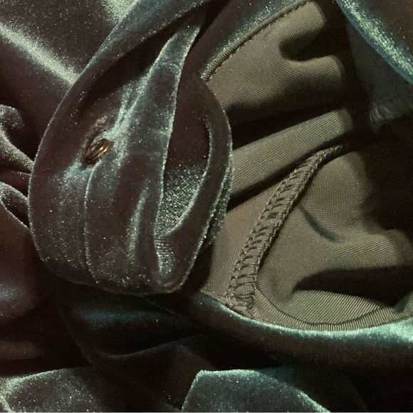 Chico’s Travelers Green Velvet Top Size 2, Large. 3/4 sleeves, unworn, Holiday! - Picture 9 of 13